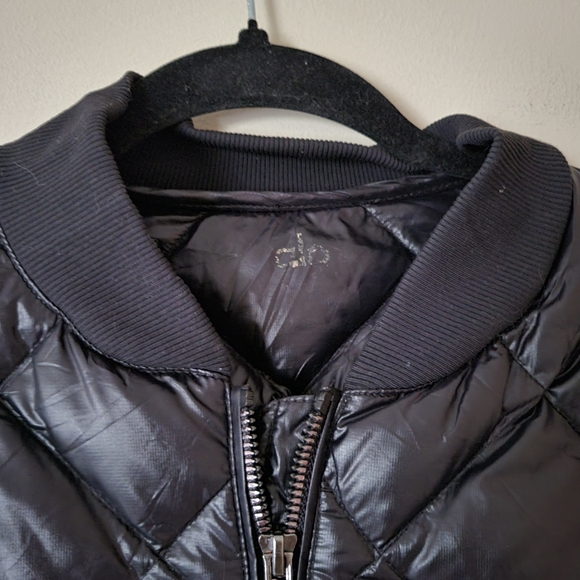 Alo Yoga Idol Quilted Down Bomber Jacket Black - Picture 7 of 9